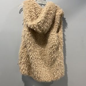Faux fur vest with hood and pockets!! Perfect for winter layering